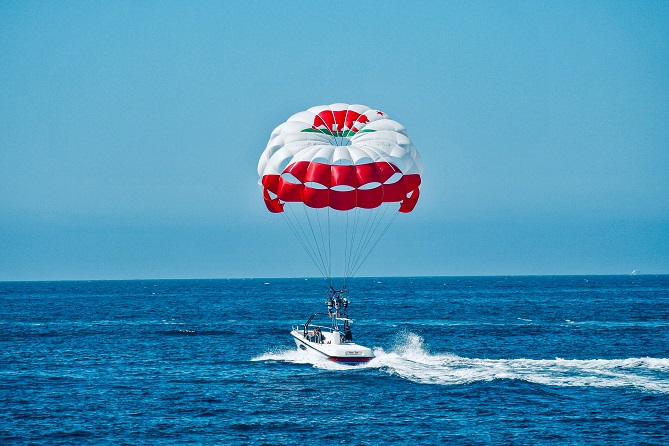 Parasailing in Dubai